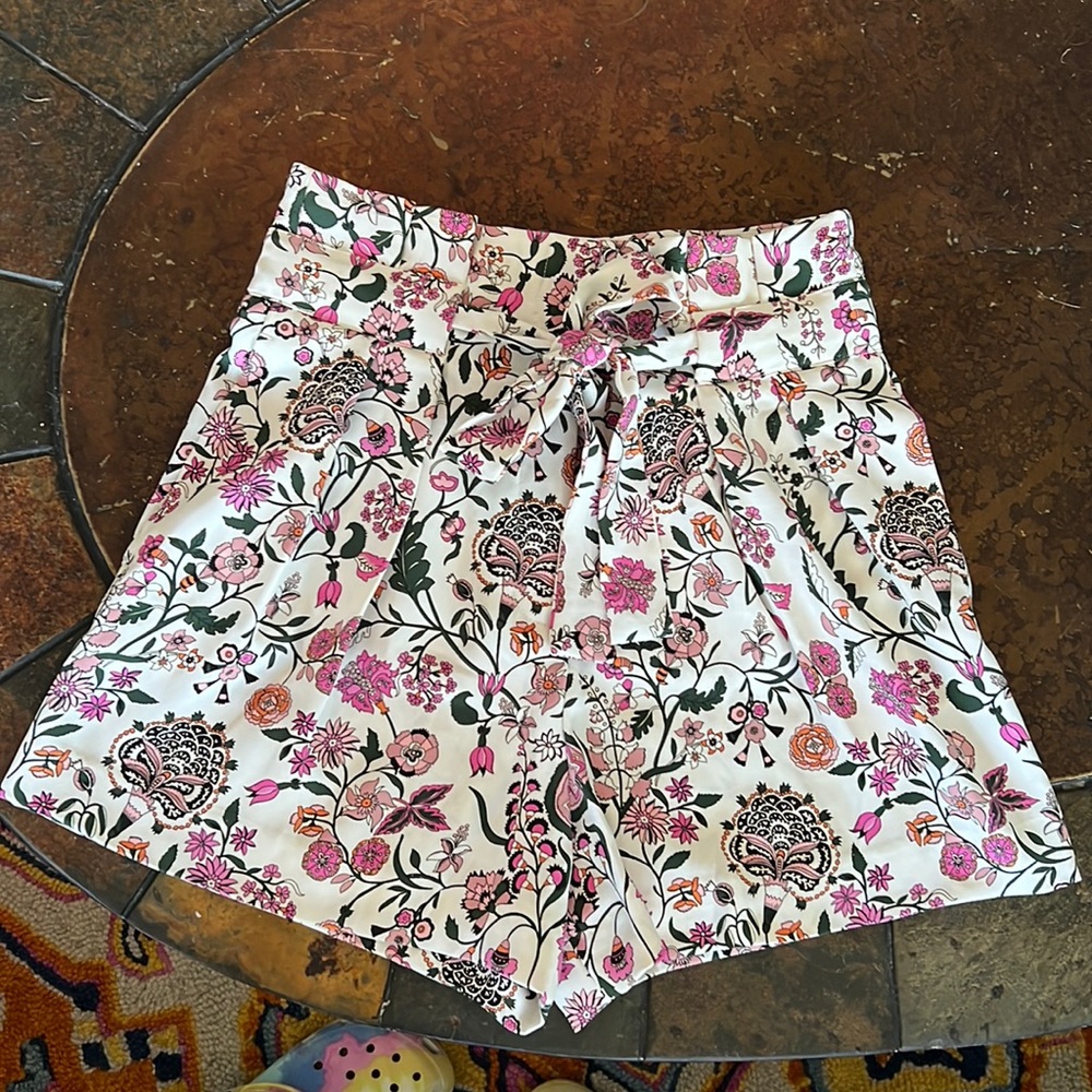 Floral Printed High Waisted Shorts 🌸💚